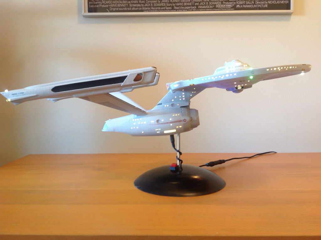 Building a 1:537 scale USS Enterprise NCC-1701 – a set on Flickr